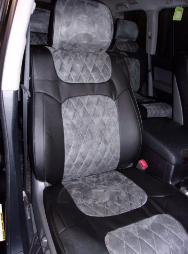 Чехлы для Toyota Land Cruiser 200 2007-2015, для автомобилей с левым расположение руля, второй ряд с делением 40/20/40, комплект на 2 ряда сидений фото 6