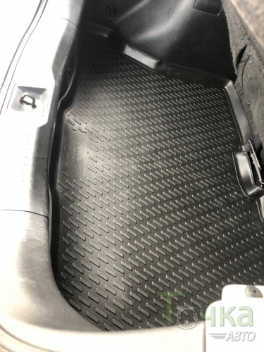 Модельный коврик в багажник для Nissan Tiida 2004-2014 хэтчбек фото 2