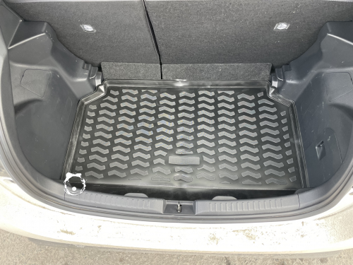 Модельный коврик в багажник Toyota Yaris 2019-  фото 2