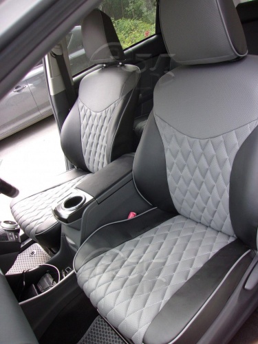 Чехлы для Toyota Prius Alpha 2011-2021, комплектация без заднего подлокотника