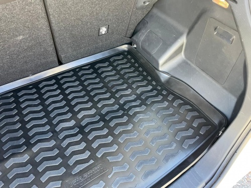 Модельный коврик в багажник для Toyota Raize / Daihatsu Rocky 2019- ПРАВЫЙ РУЛЬ фото 2