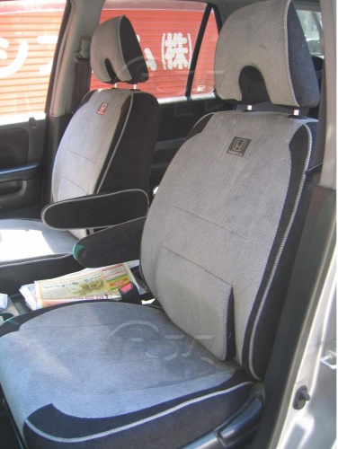 Чехлы для Honda CR-V 2004-2006 (рестайл, кузов: RD6, RD7), на передних сидениях подголовники аркой, ПРАВЫЙ РУЛЬ