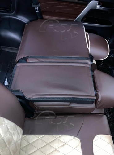 Чехлы для Toyota Land Cruiser 200 2015-2021, для автомобилей с левым расположение руля, второй ряд с делением 40/20/40, комплект на 2 ряда сидений фото 9