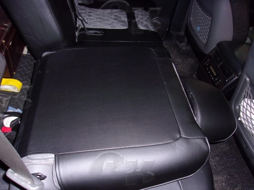 Чехлы для Toyota Land Cruiser 200 2007-2015, для автомобилей с левым расположение руля, второй ряд с делением 60/40 фото 5